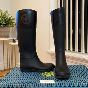 TORY BURCH RAIN BOOTS BLACK SIZE 6 W BOX LIKE NEW
